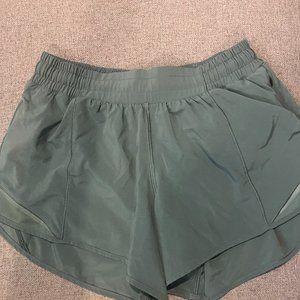 Lululemon Hotty Hot shorts 4"